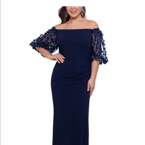 Beautiful off the shoulder formal gown. I bought it on here and it doesn’t fit.